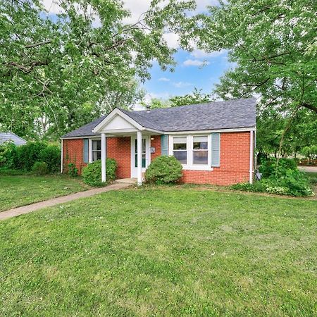 Mid-Century Brick Bungalow Home Evansville Exterior photo