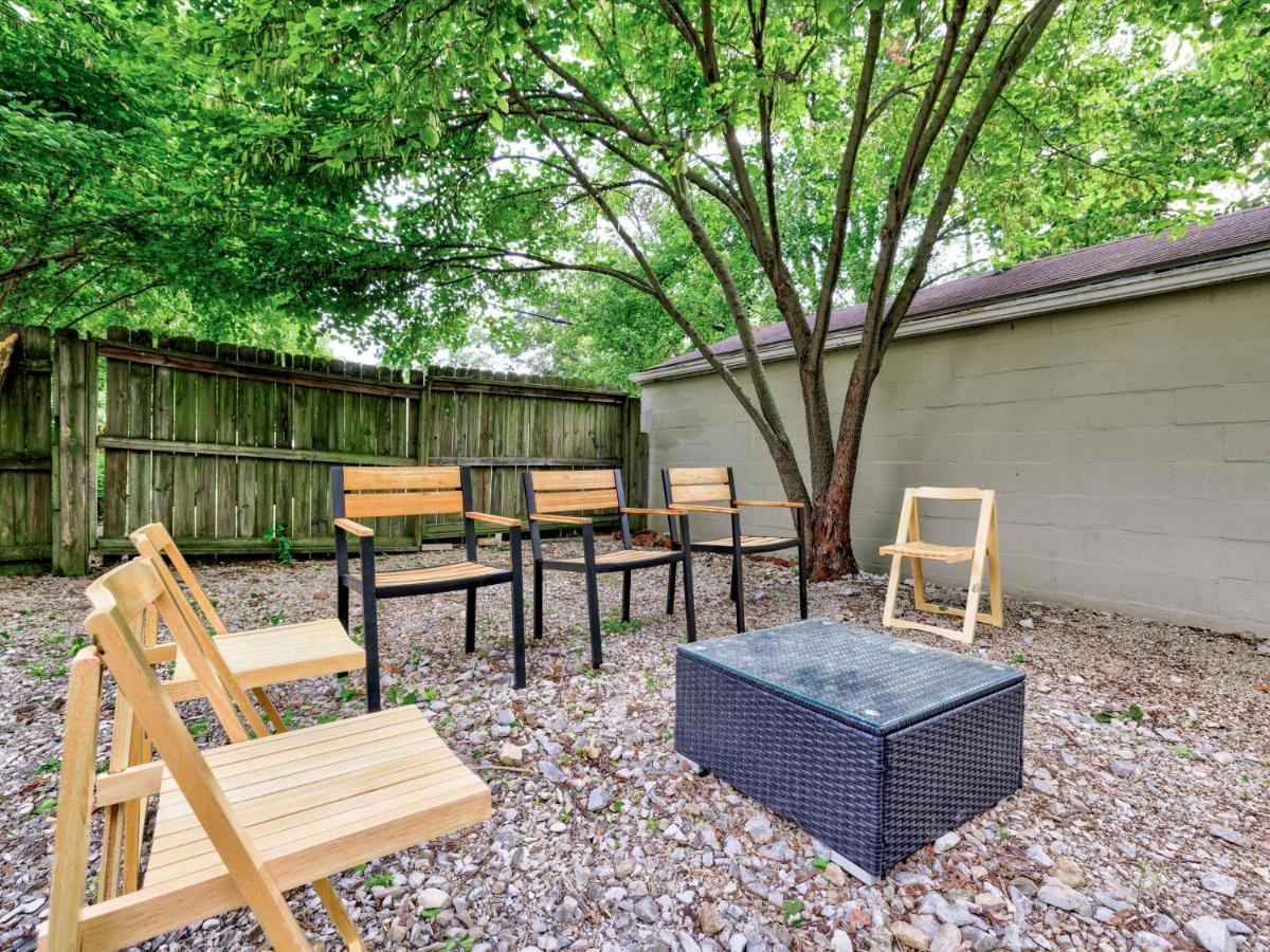 Mid-Century Brick Bungalow Home Evansville Exterior photo